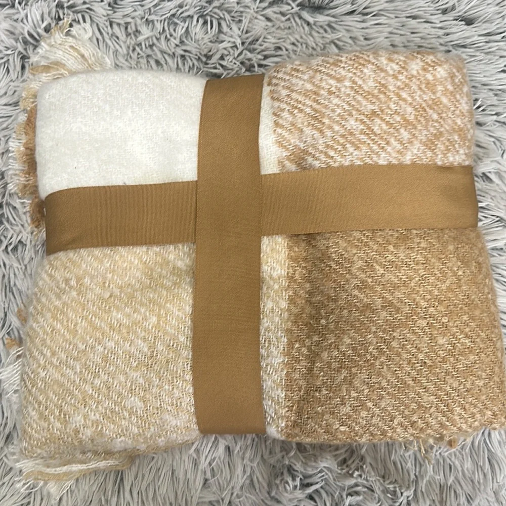 Member’s Mark Plaid Faux Mohair Oversized Throw NWT
